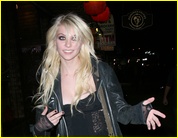 Taylor Momsen naked picture