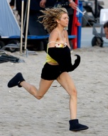 annalynne-mccord_02.jpg - 124 KB