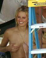 karolina-kurkova_05.jpg - 134 KB