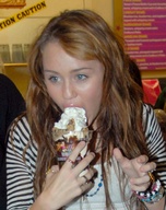 miley-cyrus_12.jpg - 149 KB