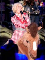 Miley Cyrus Nude Pictures