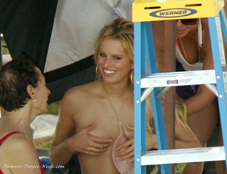 Karolina kurkova topless