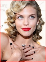 annalynne-mccord_03.jpg - 237 KB