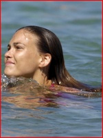 bar-refaeli_11.jpg - 116 KB