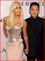 donatella-versace_02.jpg - 66 KB