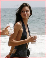 caroline-damore_04.jpg - 155 KB