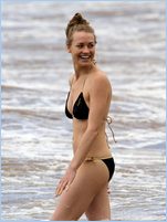 Yvonne Strahovski Nude Pictures